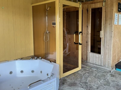 Sauna y jacuzzi