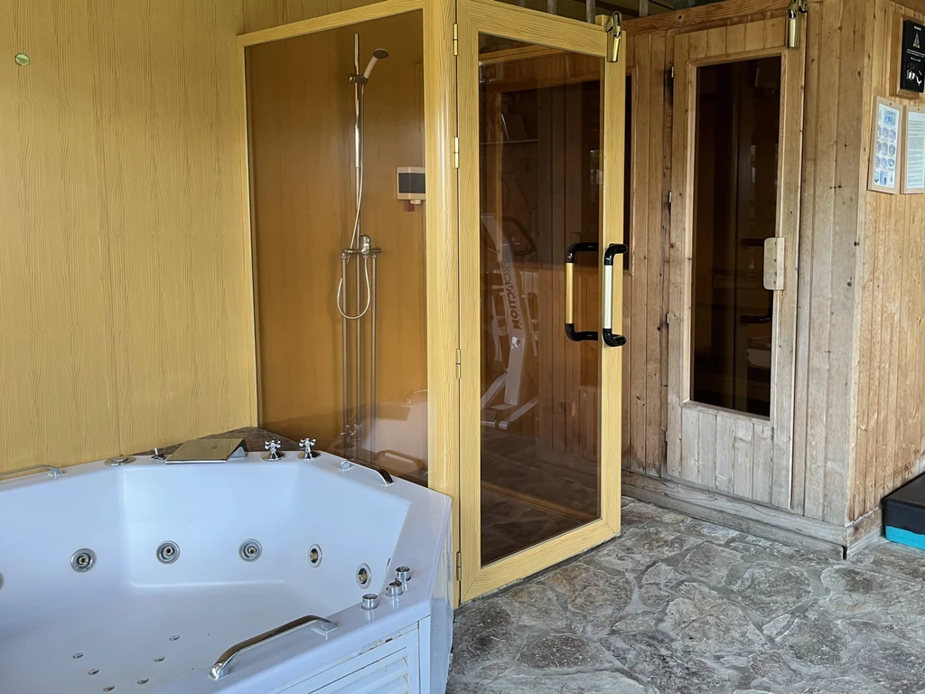 Sauna y jacuzzi